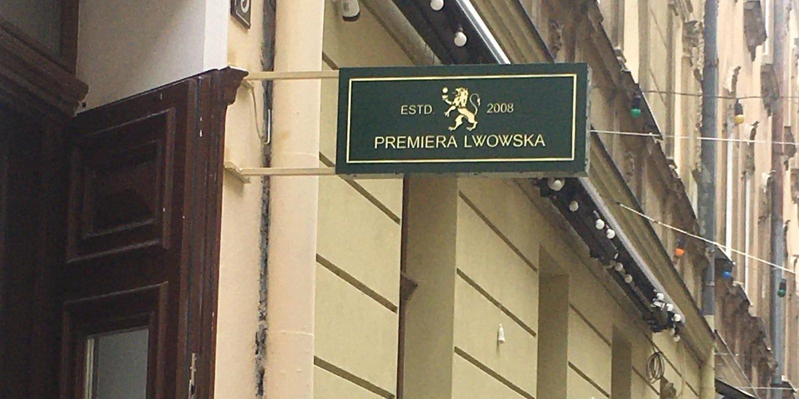 Панель-кронштейн (торцева вивіска): види, розміри і правила розміщення
